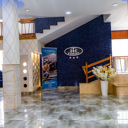 Hotel Turist Pucioasa Екстер'єр фото