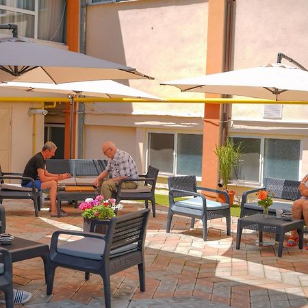 Hotel Turist Pucioasa Екстер'єр фото