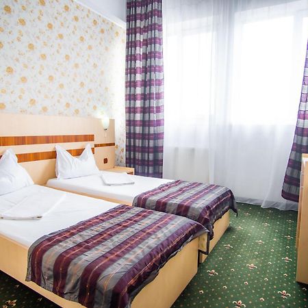 Hotel Turist Pucioasa Екстер'єр фото