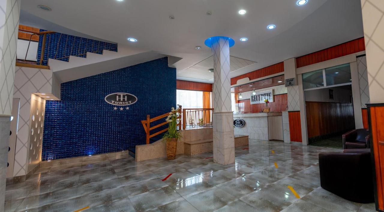 Hotel Turist Pucioasa Екстер'єр фото
