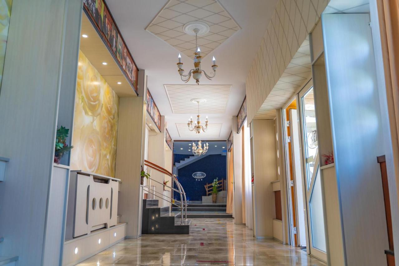 Hotel Turist Pucioasa Екстер'єр фото