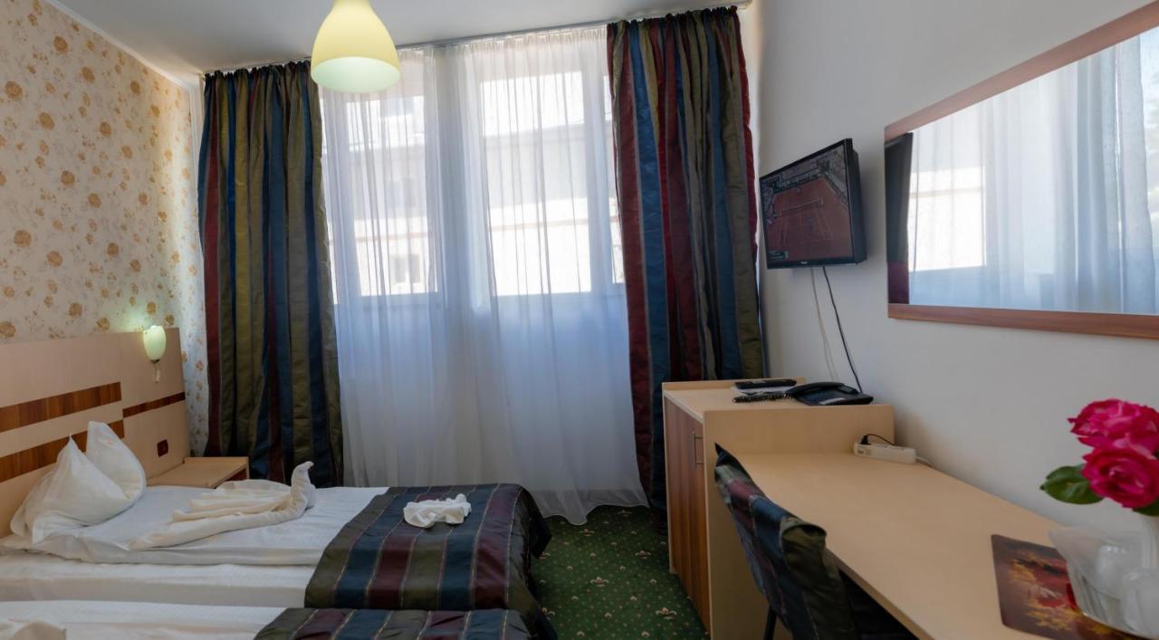 Hotel Turist Pucioasa Екстер'єр фото