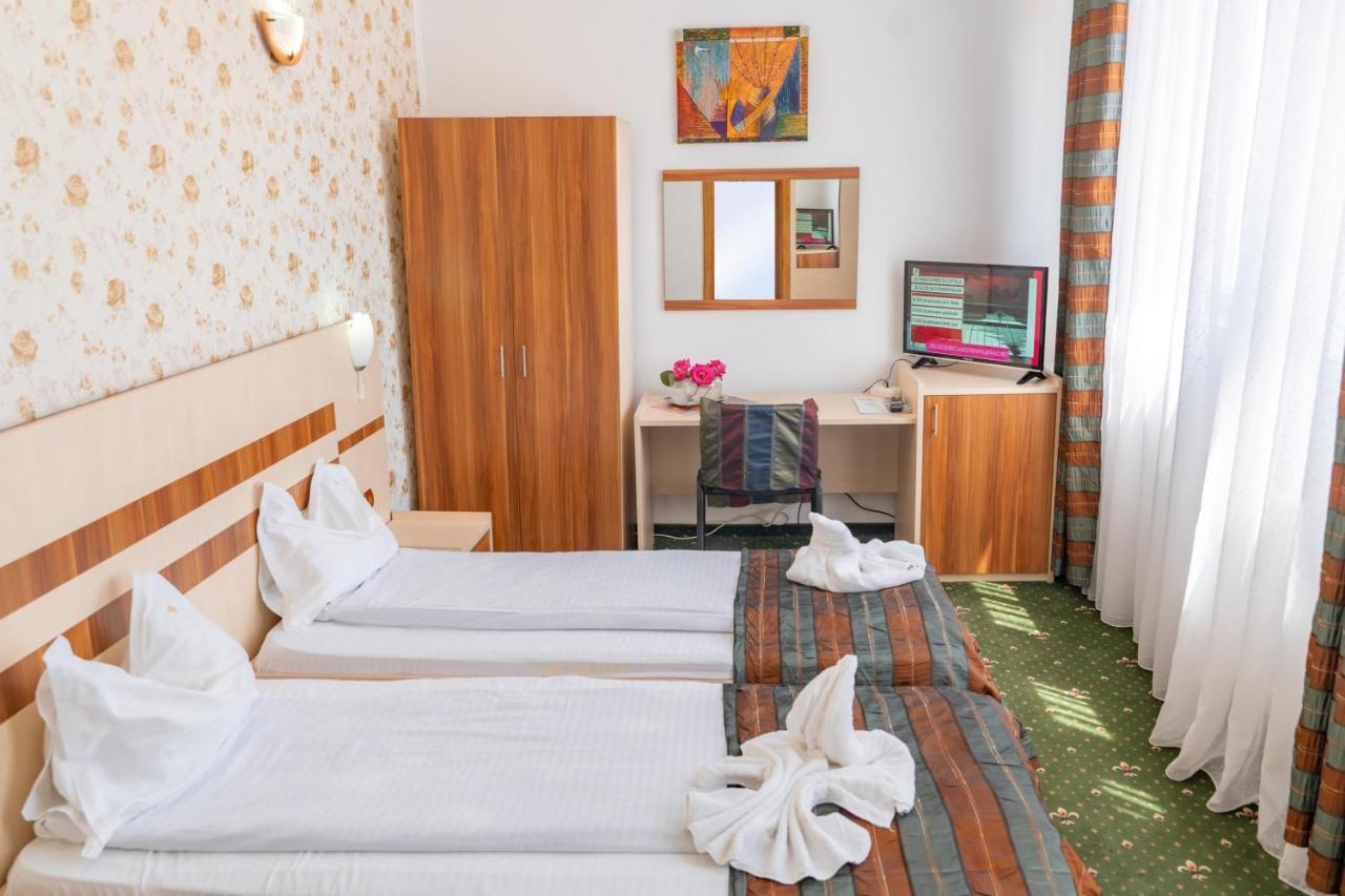 Hotel Turist Pucioasa Екстер'єр фото