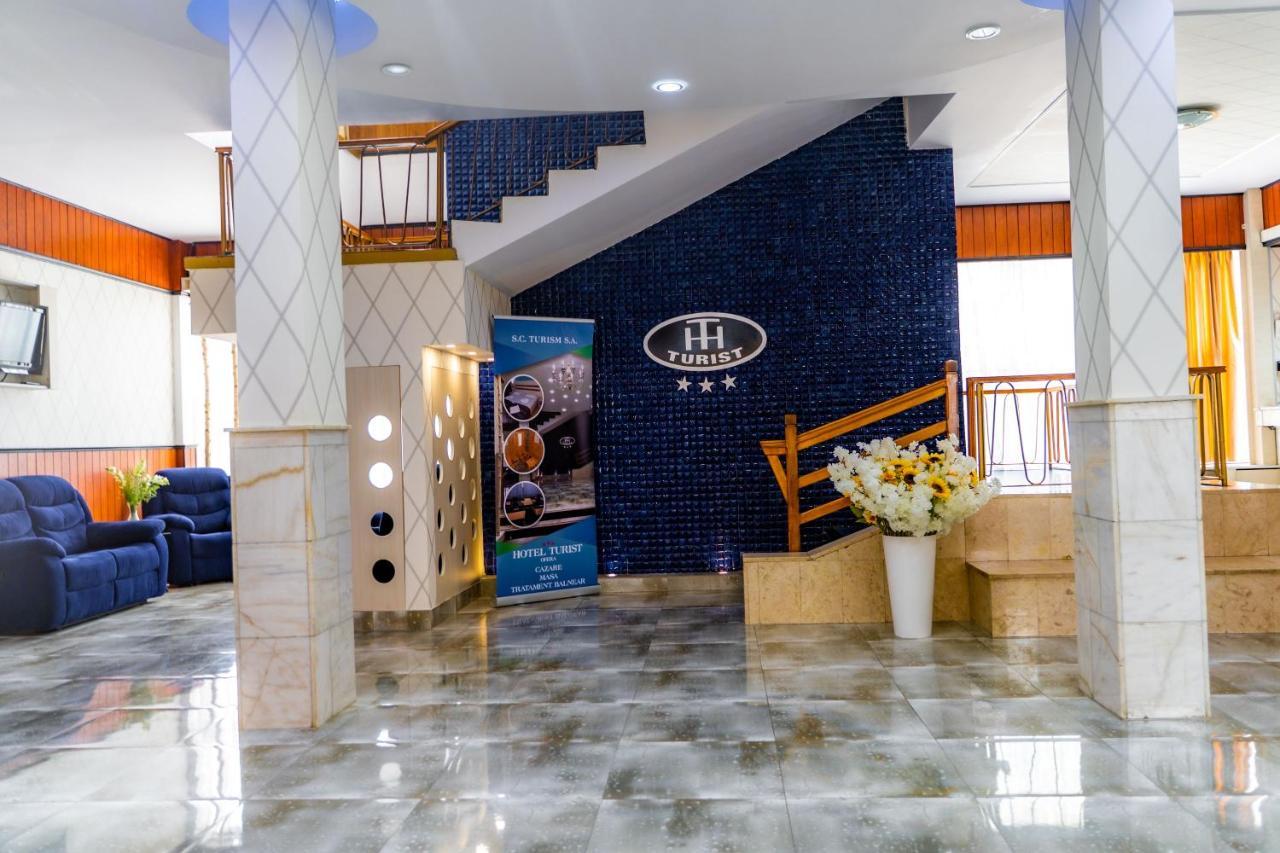 Hotel Turist Pucioasa Екстер'єр фото