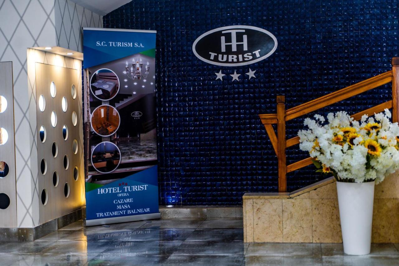 Hotel Turist Pucioasa Екстер'єр фото