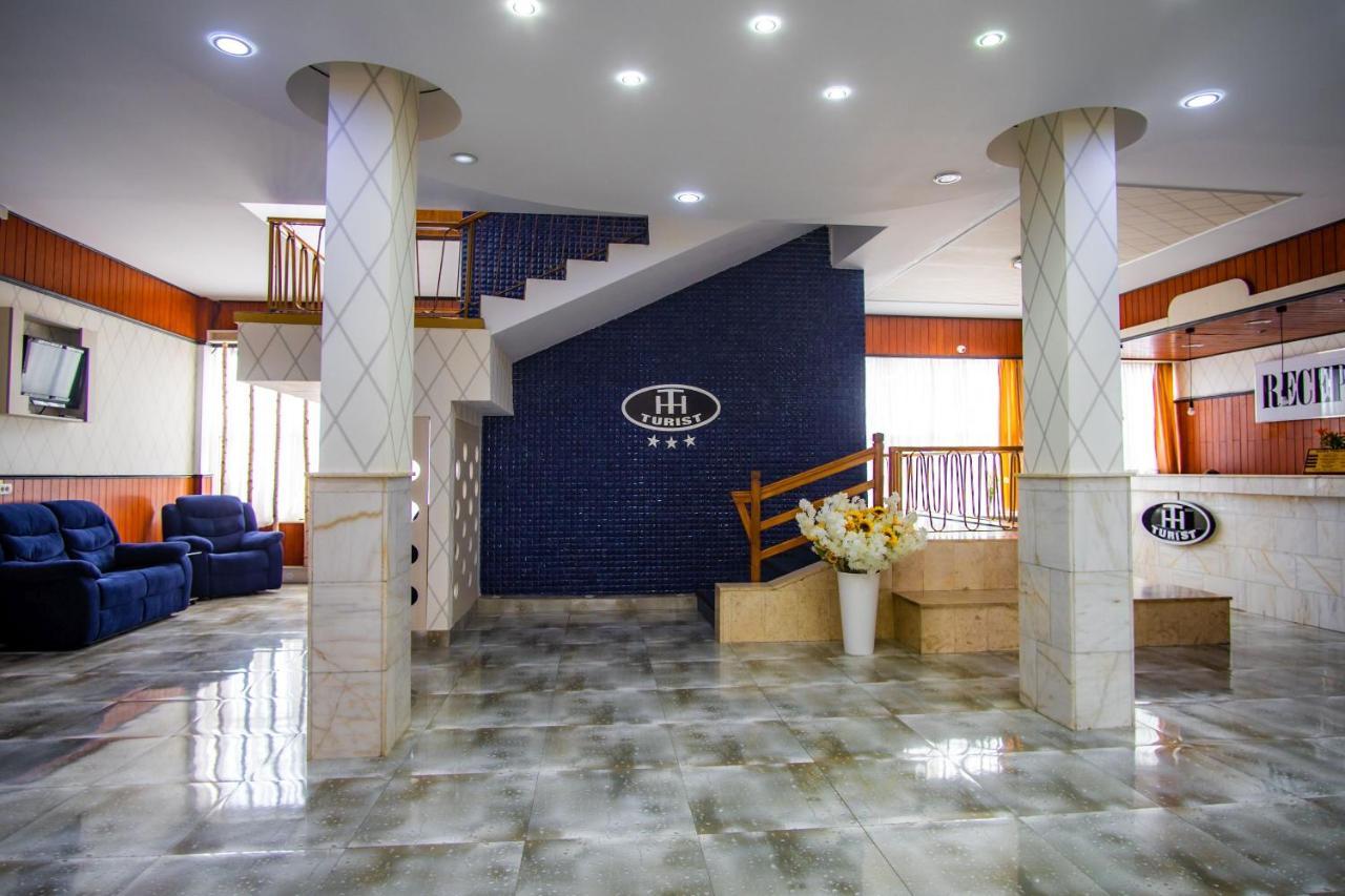 Hotel Turist Pucioasa Екстер'єр фото