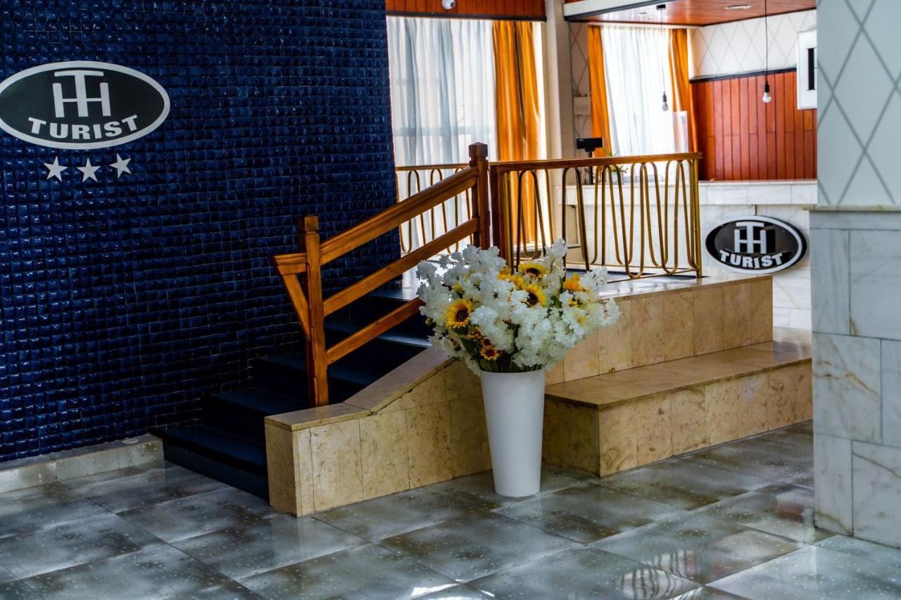 Hotel Turist Pucioasa Екстер'єр фото