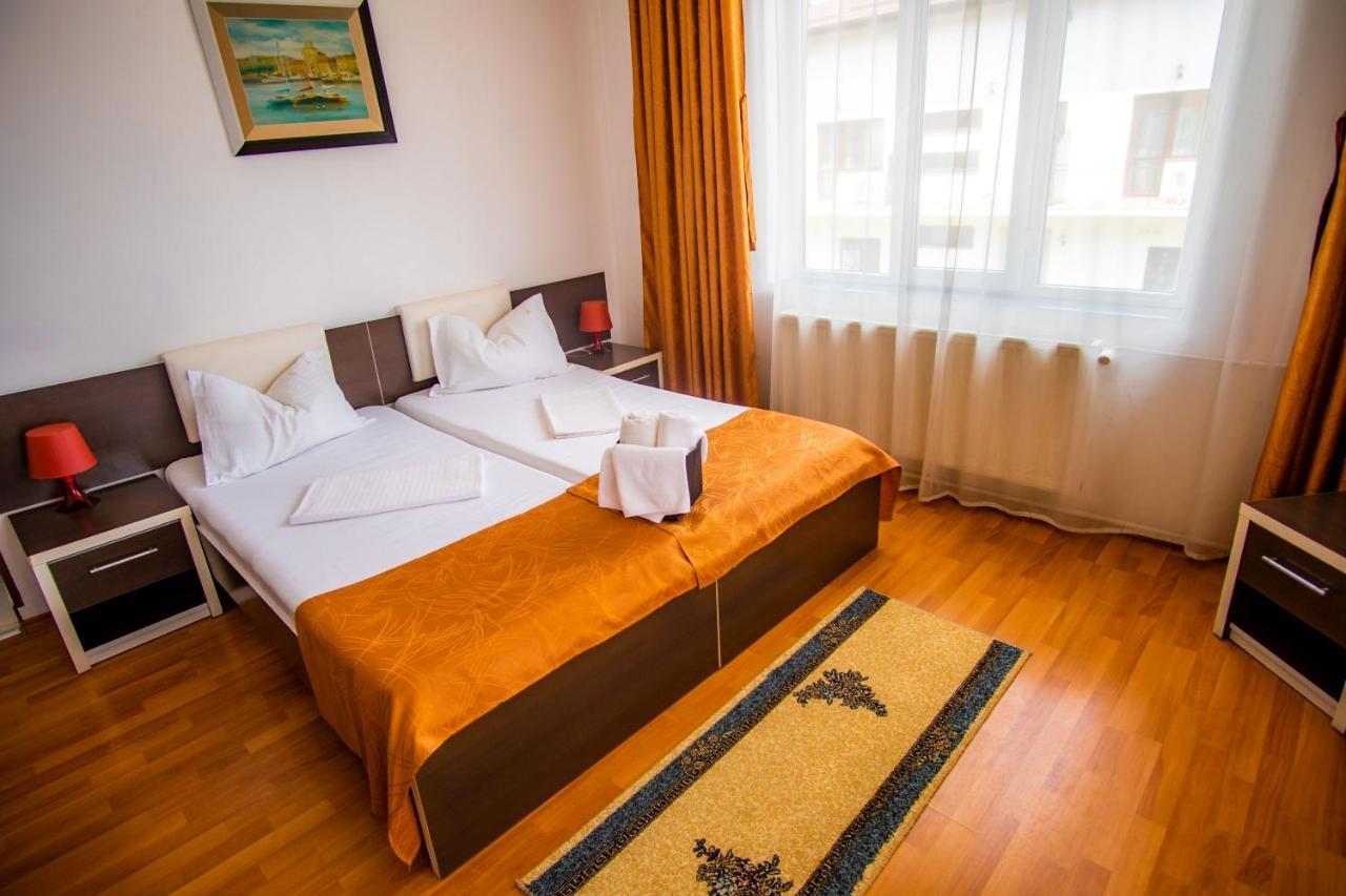 Hotel Turist Pucioasa Екстер'єр фото