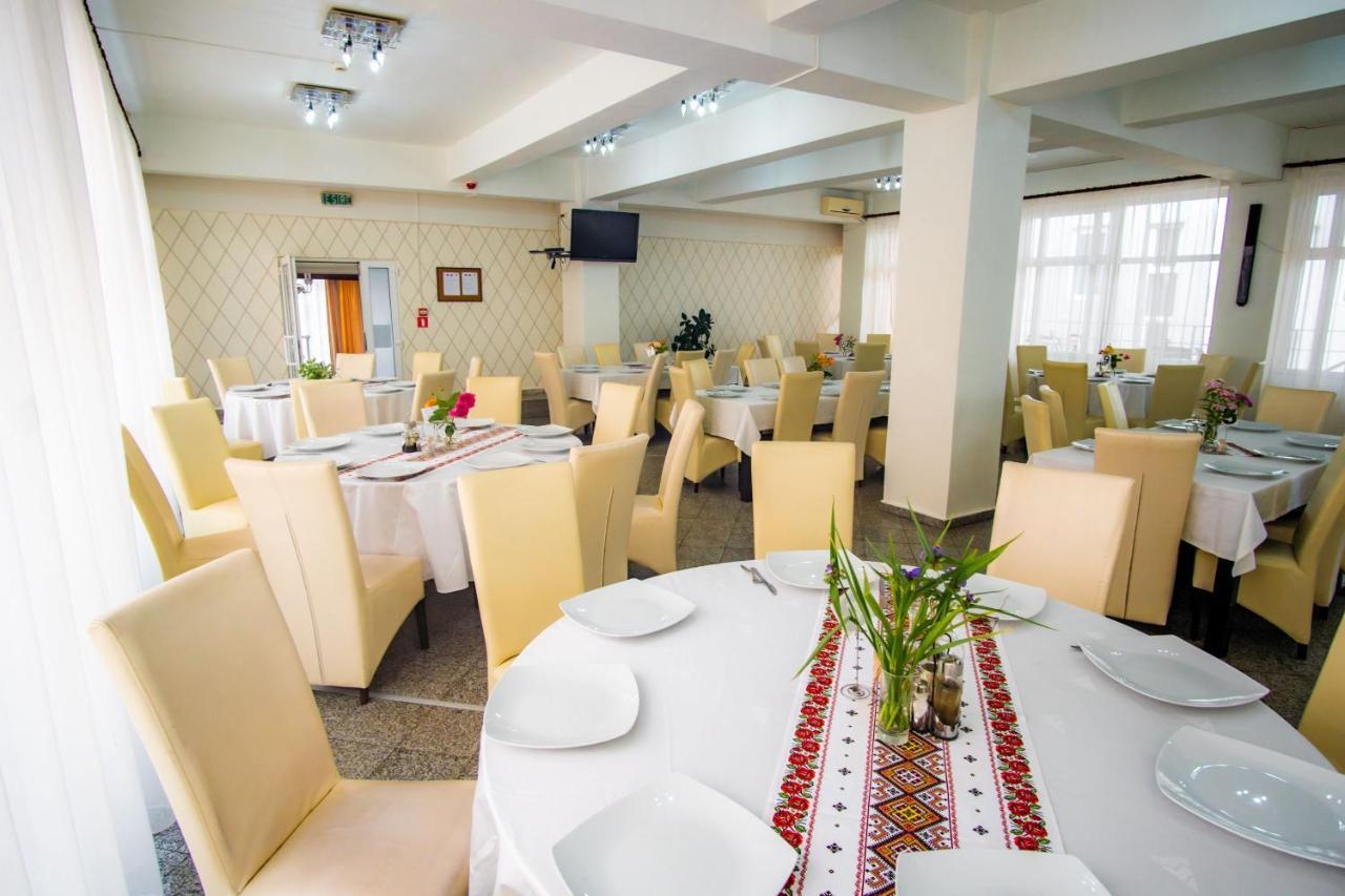 Hotel Turist Pucioasa Екстер'єр фото