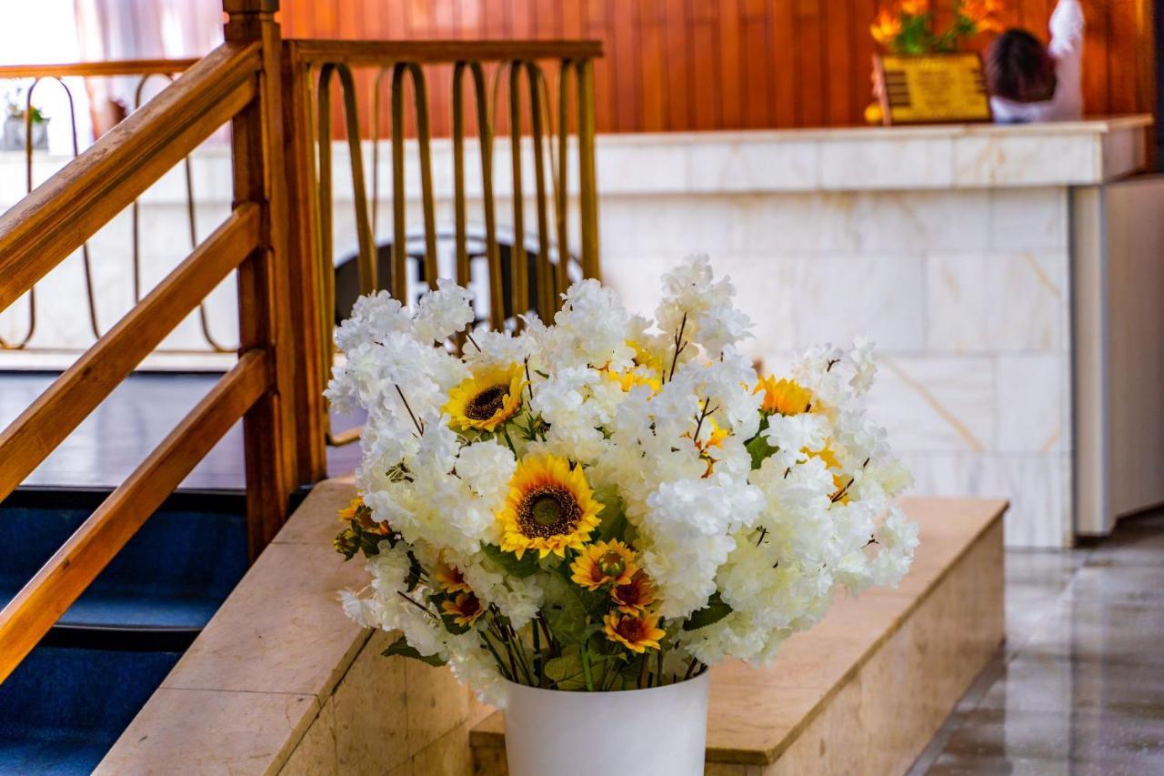 Hotel Turist Pucioasa Екстер'єр фото