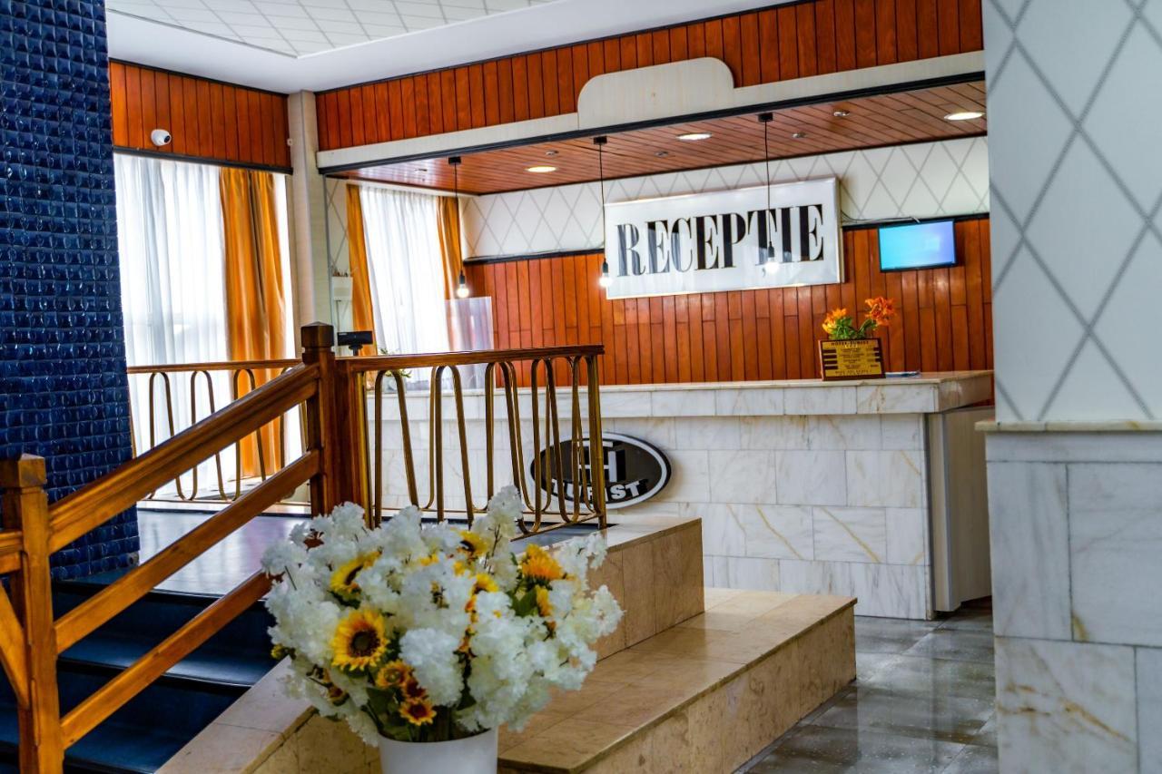 Hotel Turist Pucioasa Екстер'єр фото