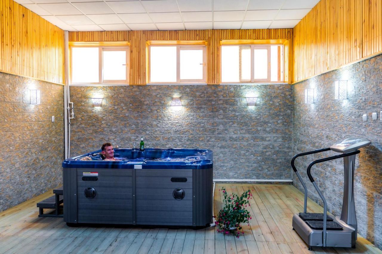 Hotel Turist Pucioasa Екстер'єр фото