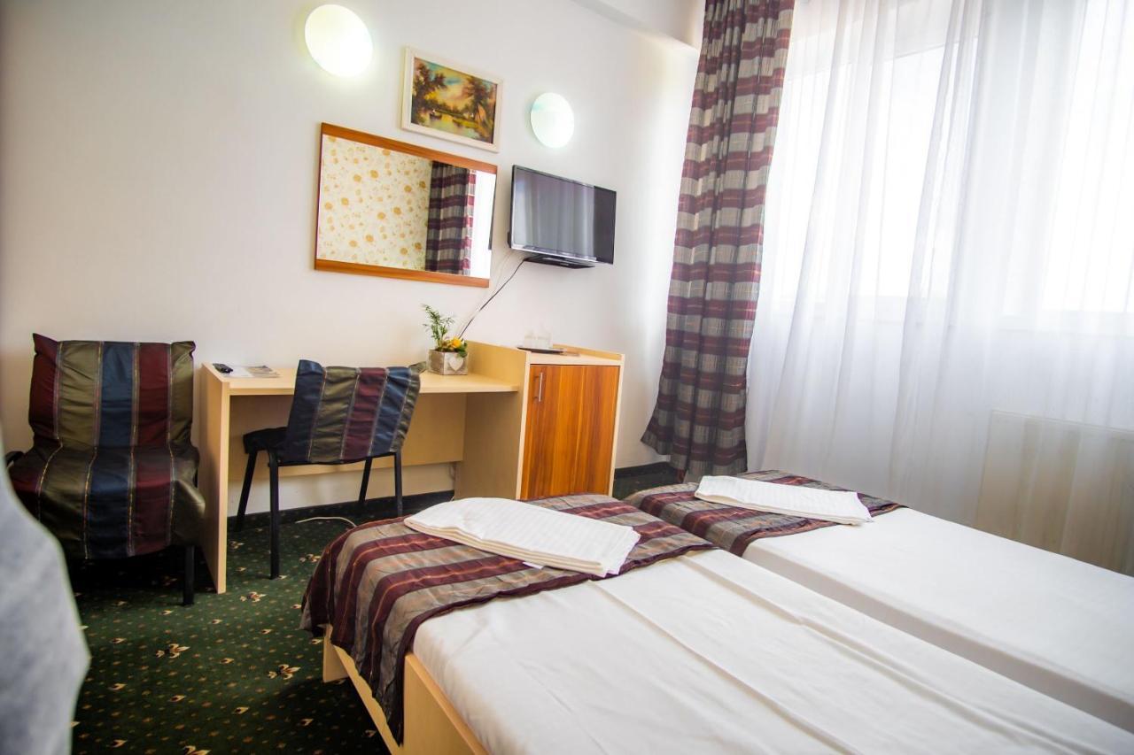 Hotel Turist Pucioasa Екстер'єр фото