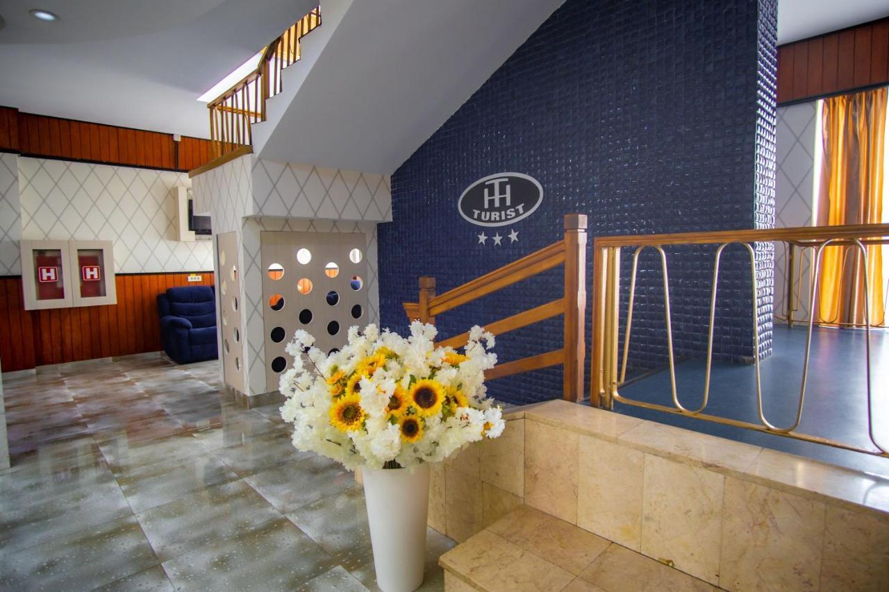 Hotel Turist Pucioasa Екстер'єр фото