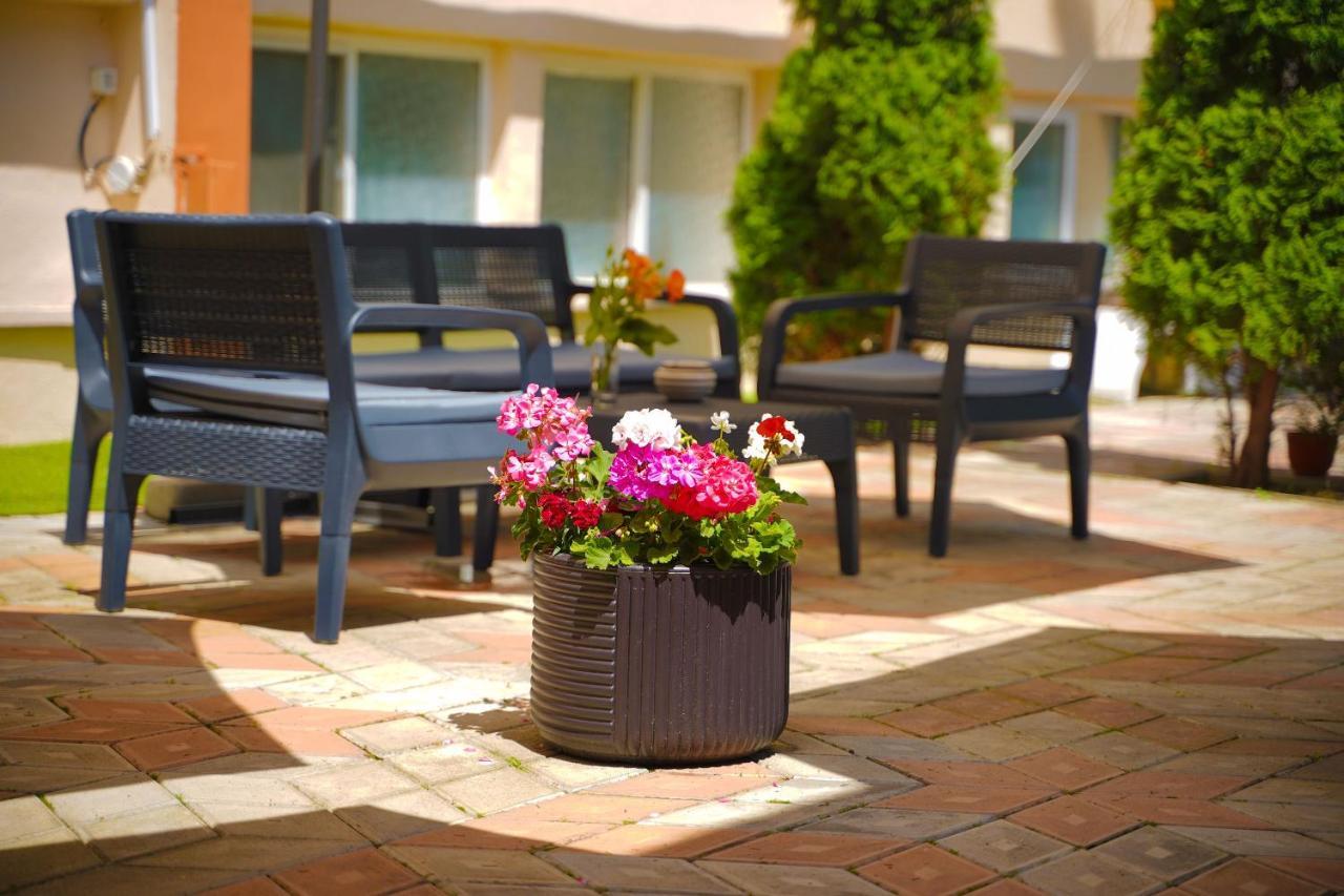 Hotel Turist Pucioasa Екстер'єр фото
