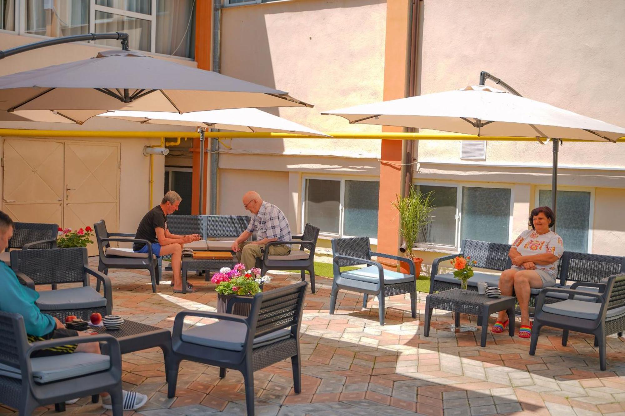 Hotel Turist Pucioasa Екстер'єр фото