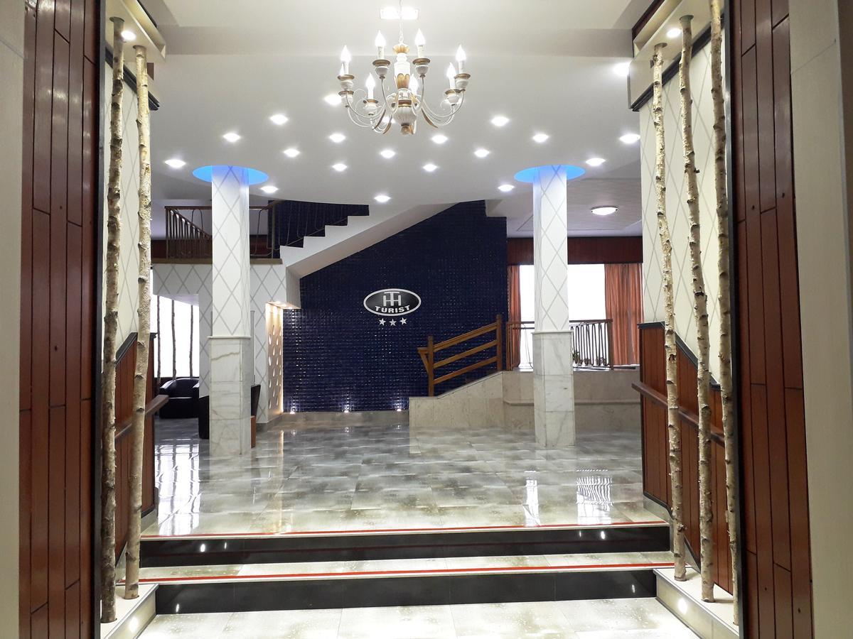 Hotel Turist Pucioasa Екстер'єр фото
